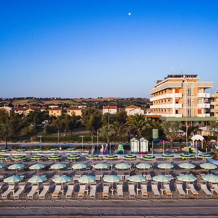 Una Hotels Imperial Beach Hotel Marotta Bagian luar foto