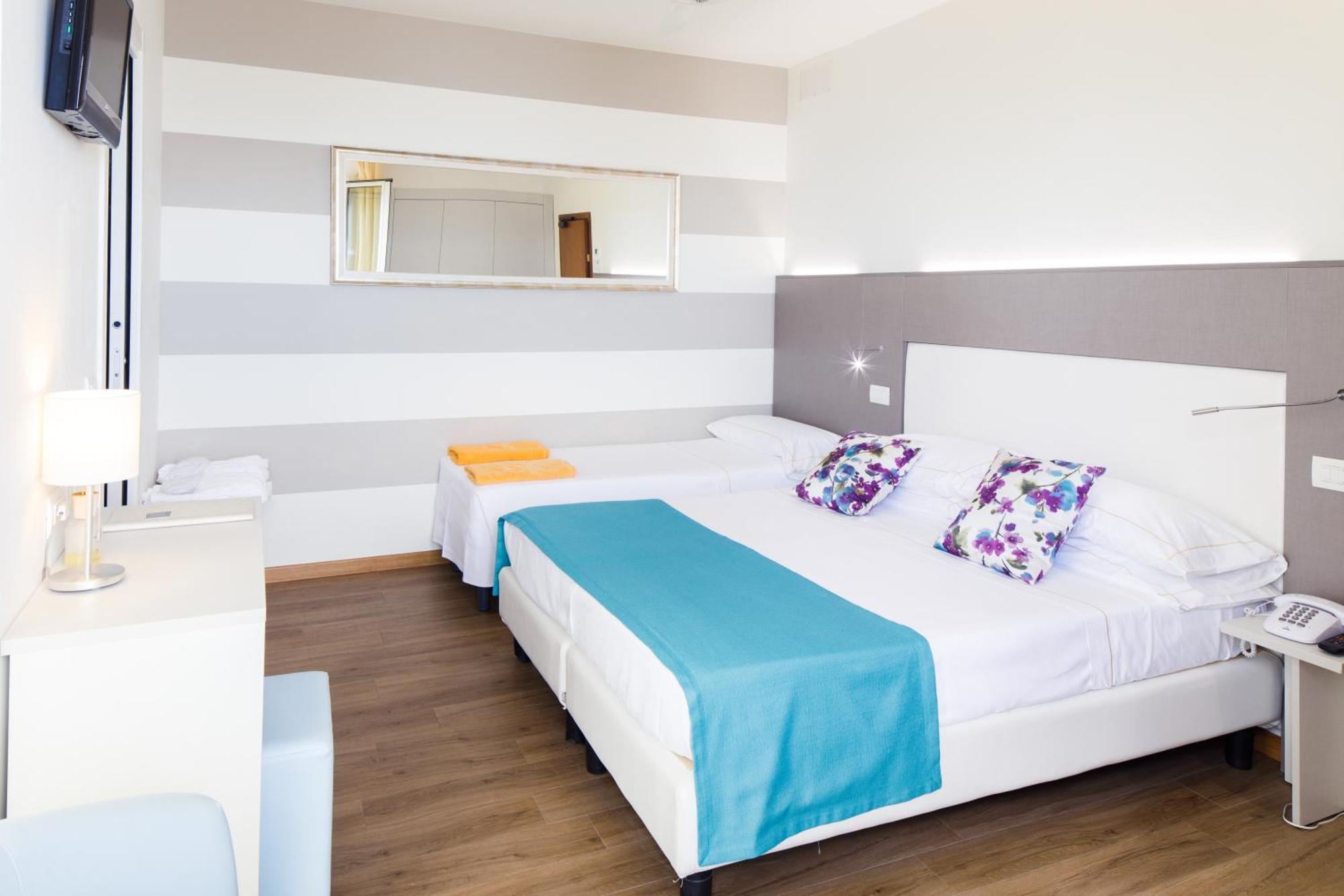 Una Hotels Imperial Beach Hotel Marotta Bagian luar foto
