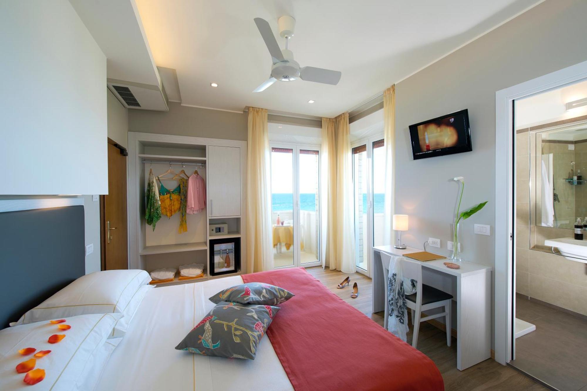 Una Hotels Imperial Beach Hotel Marotta Bagian luar foto