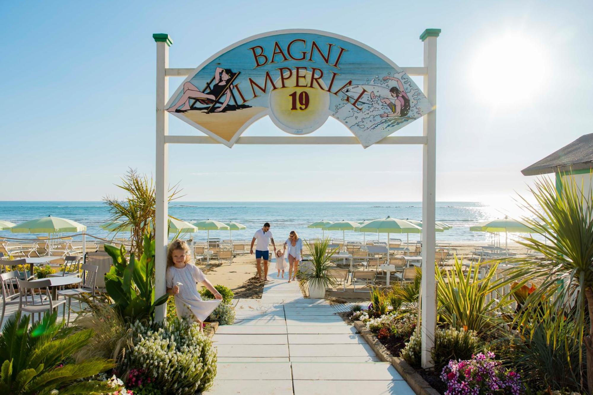Una Hotels Imperial Beach Hotel Marotta Bagian luar foto