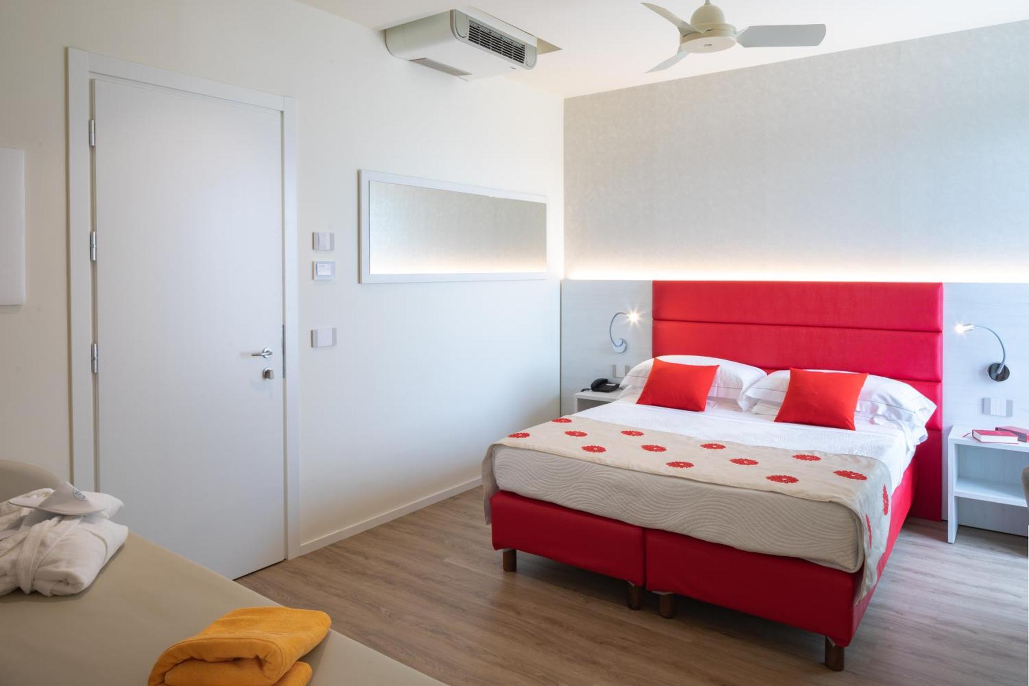 Una Hotels Imperial Beach Hotel Marotta Bagian luar foto