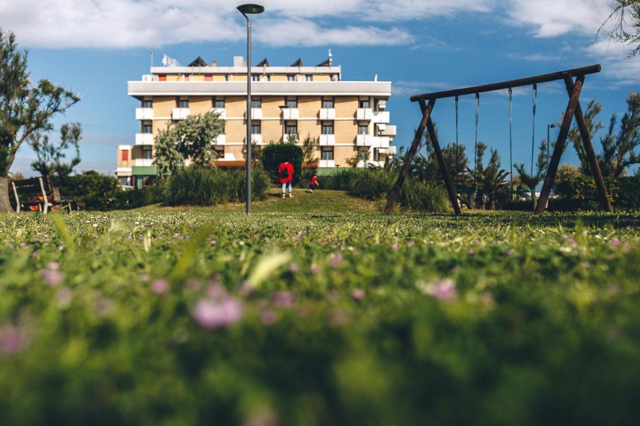 Una Hotels Imperial Beach Hotel Marotta Bagian luar foto