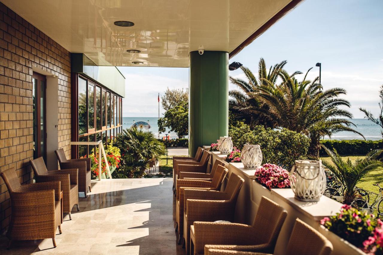 Una Hotels Imperial Beach Hotel Marotta Bagian luar foto