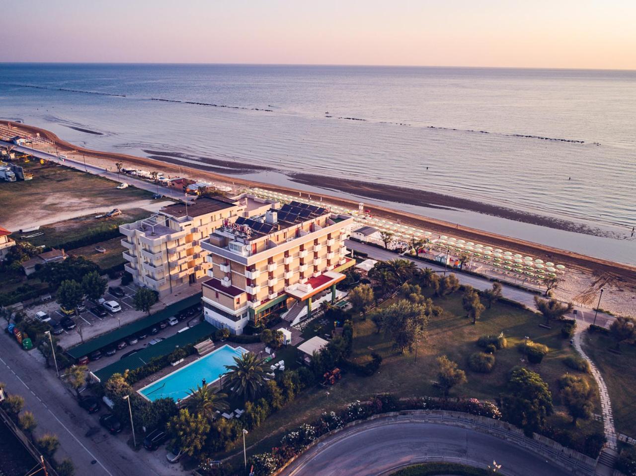 Una Hotels Imperial Beach Hotel Marotta Bagian luar foto