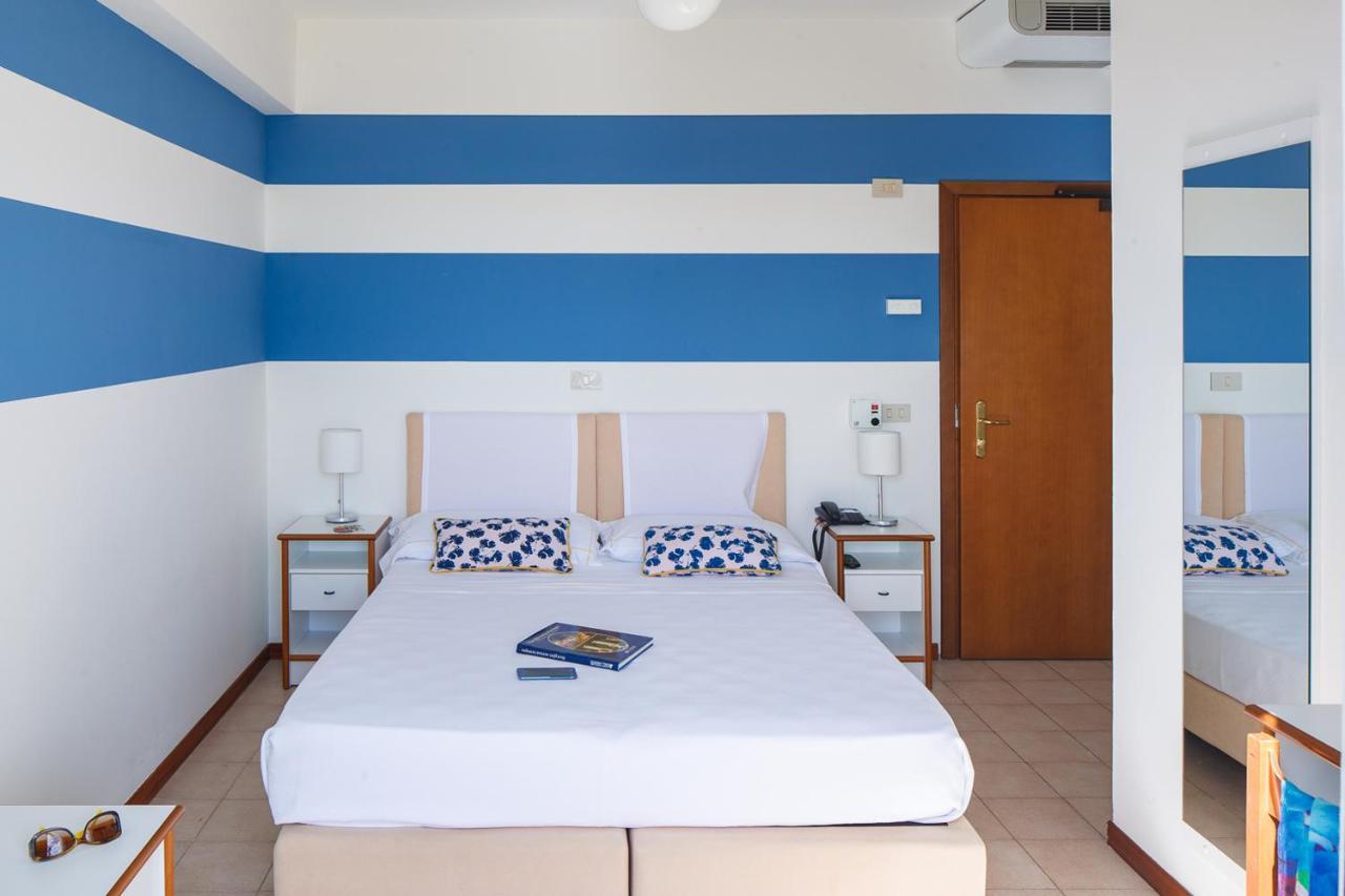Una Hotels Imperial Beach Hotel Marotta Bagian luar foto