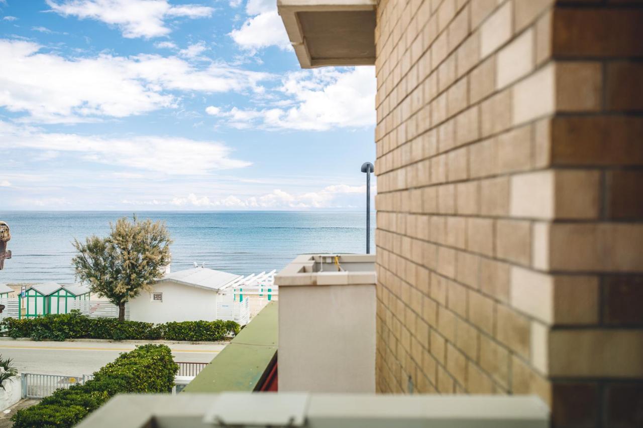 Una Hotels Imperial Beach Hotel Marotta Bagian luar foto