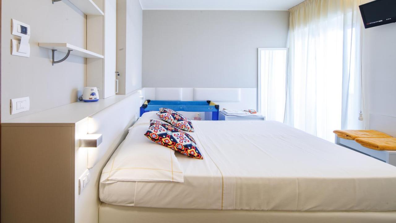 Una Hotels Imperial Beach Hotel Marotta Bagian luar foto