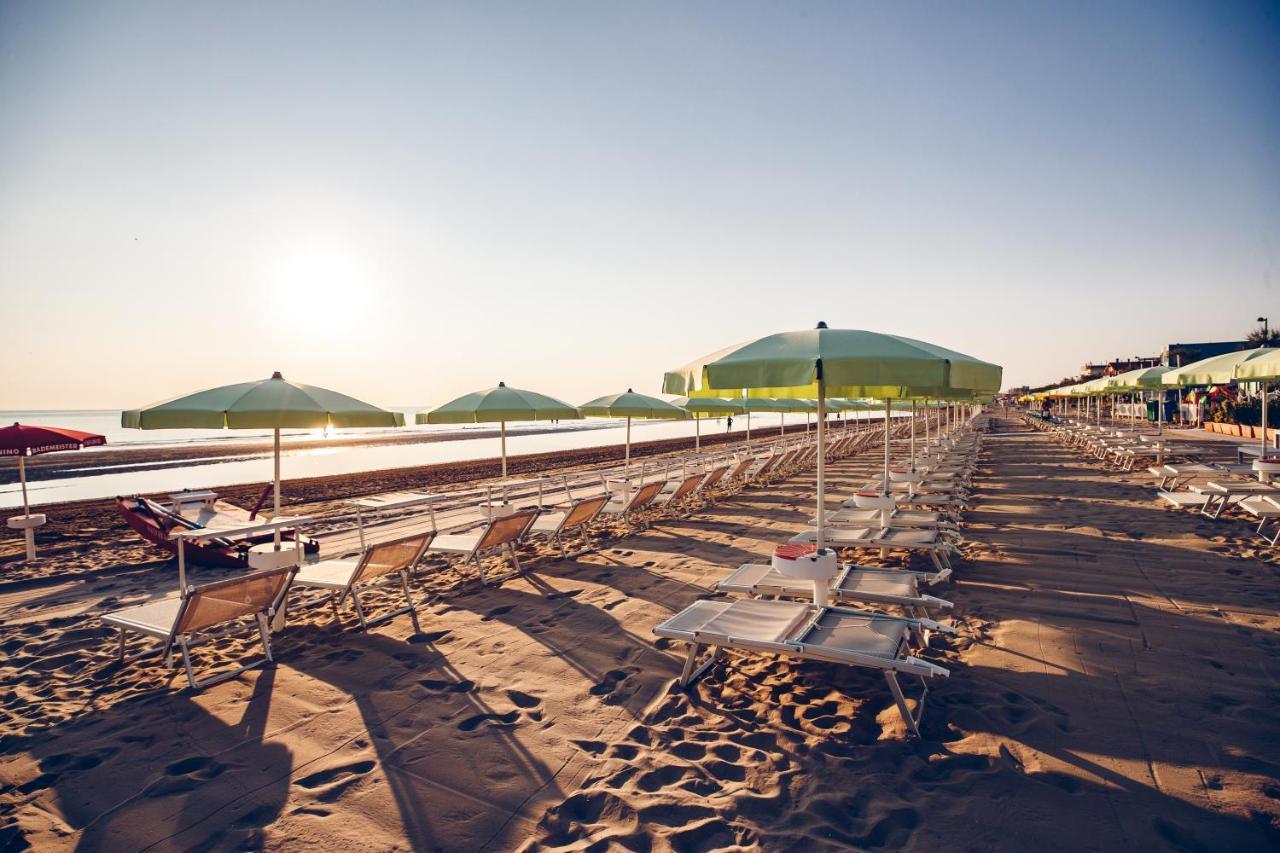 Una Hotels Imperial Beach Hotel Marotta Bagian luar foto