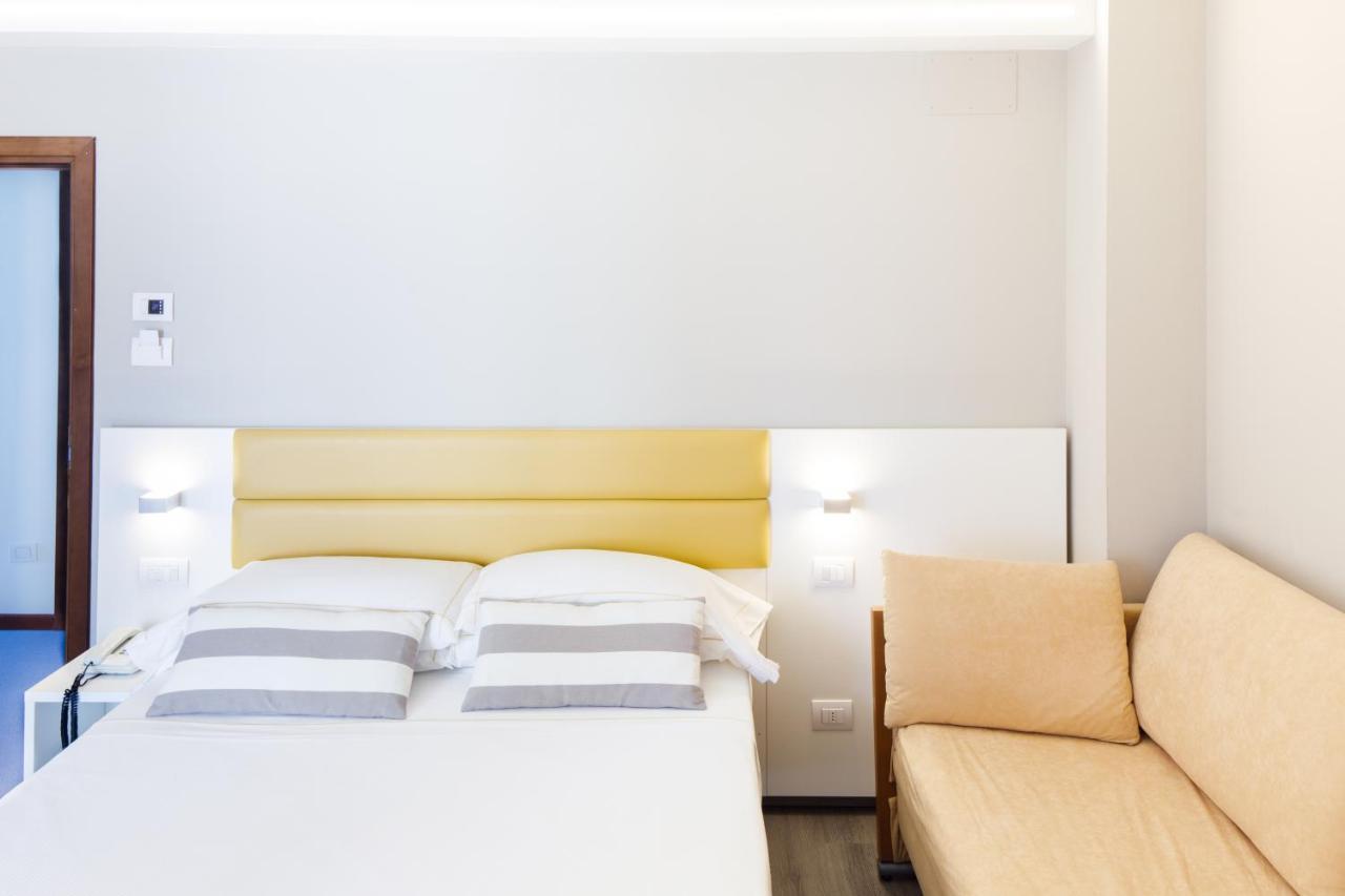 Una Hotels Imperial Beach Hotel Marotta Bagian luar foto